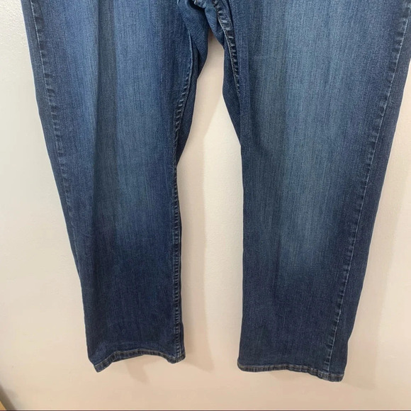 Wrangler Relaxed Fit Jeans Size 42  Straight Leg Inseam 29 Blue Cotton Blend - Picture 3 of 11